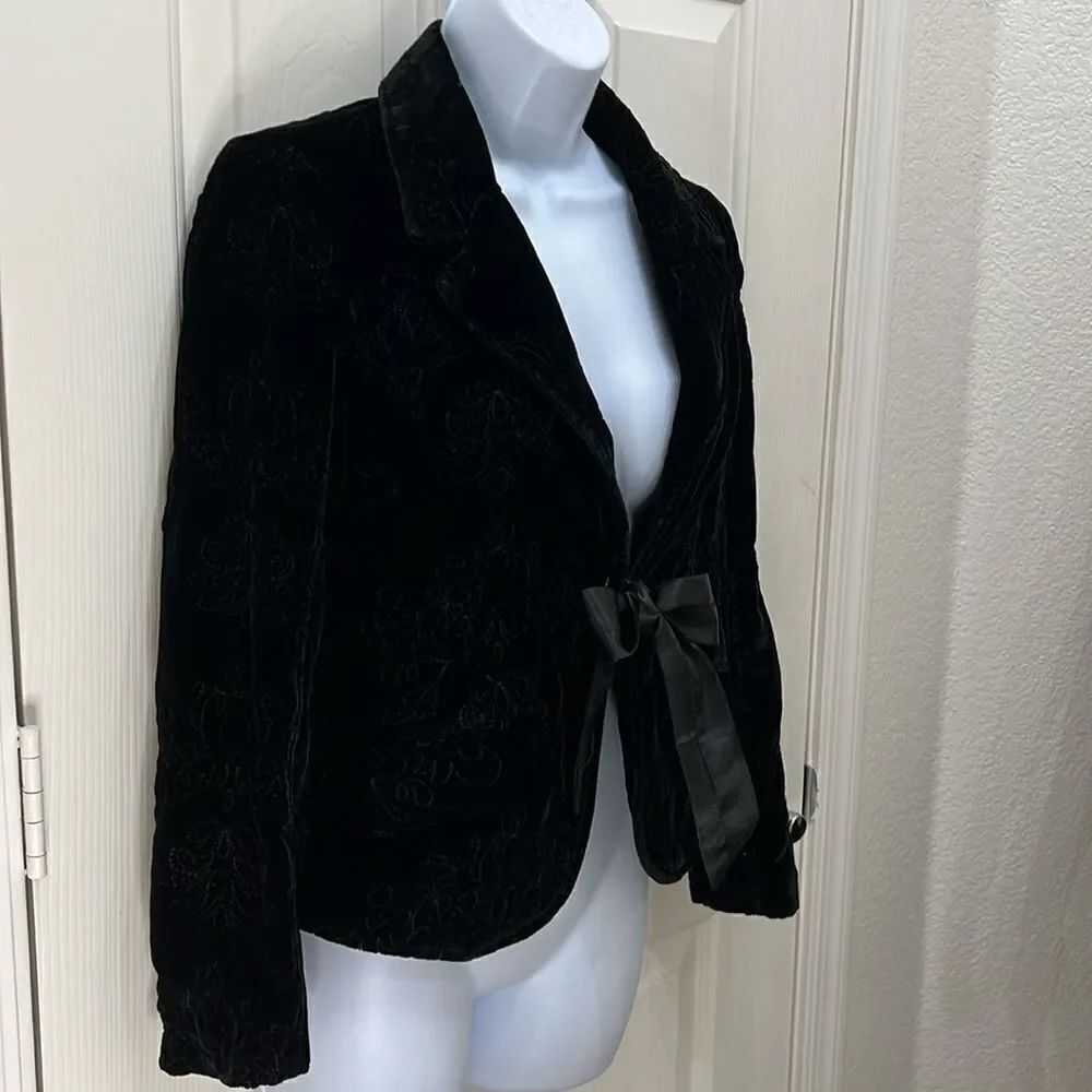 Old Navy Womens Black Jacket Size Small Tie Front Floral Embroidered Velvet Crop - Picture 4 of 10